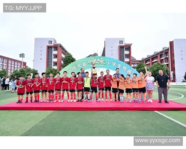 足球巨星们心系慈善爱心故事探索与行动揭秘